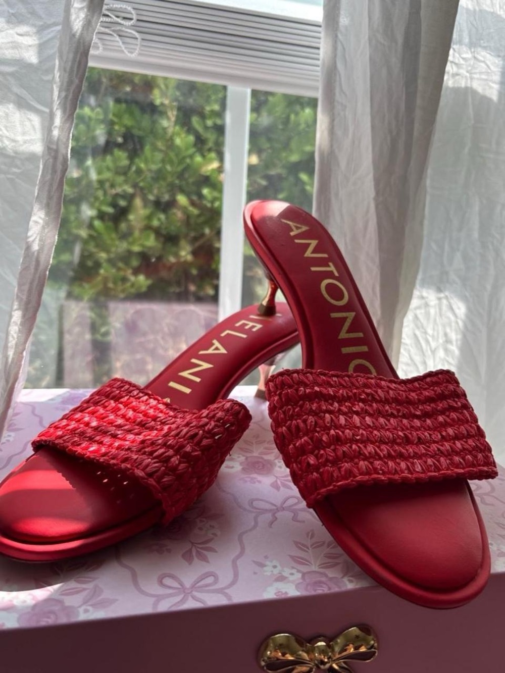 Y2K style Antonio Melani red woven kitten heel sandals size US 6.5.